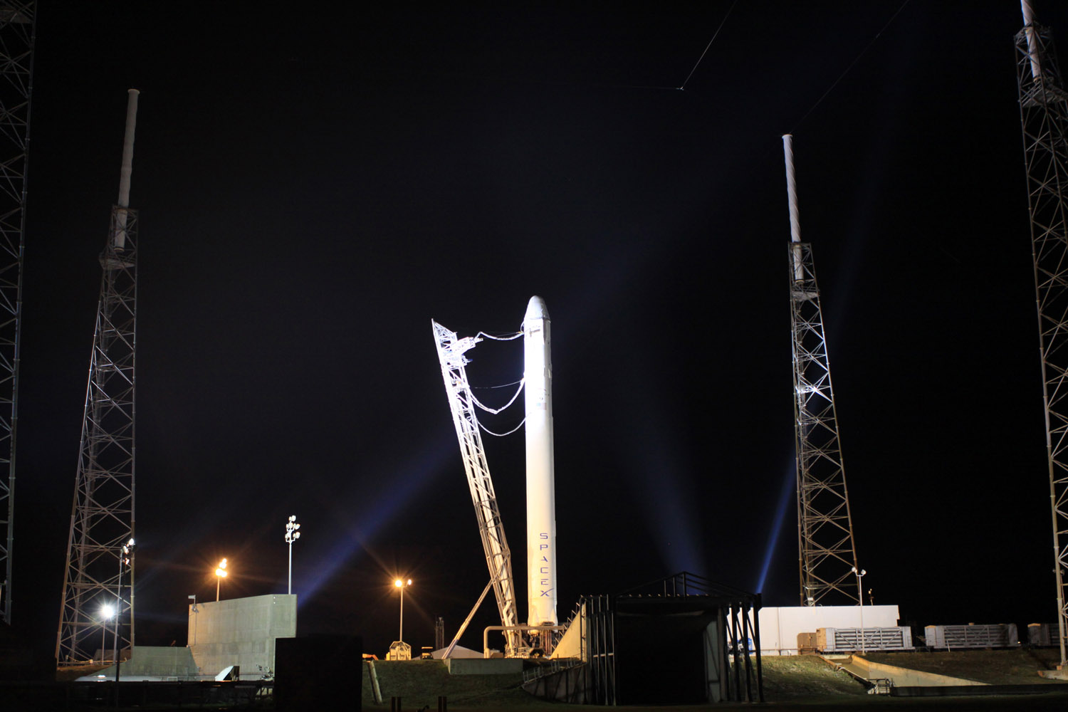 SpaceX 'Go' for 2nd Launch Try of Private Rocket Tuesday